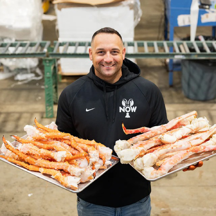 🧊 Flash-Frozen Excellence:Super Colossal Russian King Crab Legs