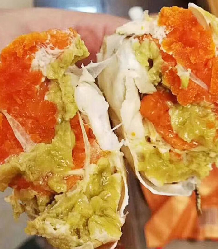 Superior Jumbo Swimming Crab: Bursting with Rich, Creamy Roe and Tomalley